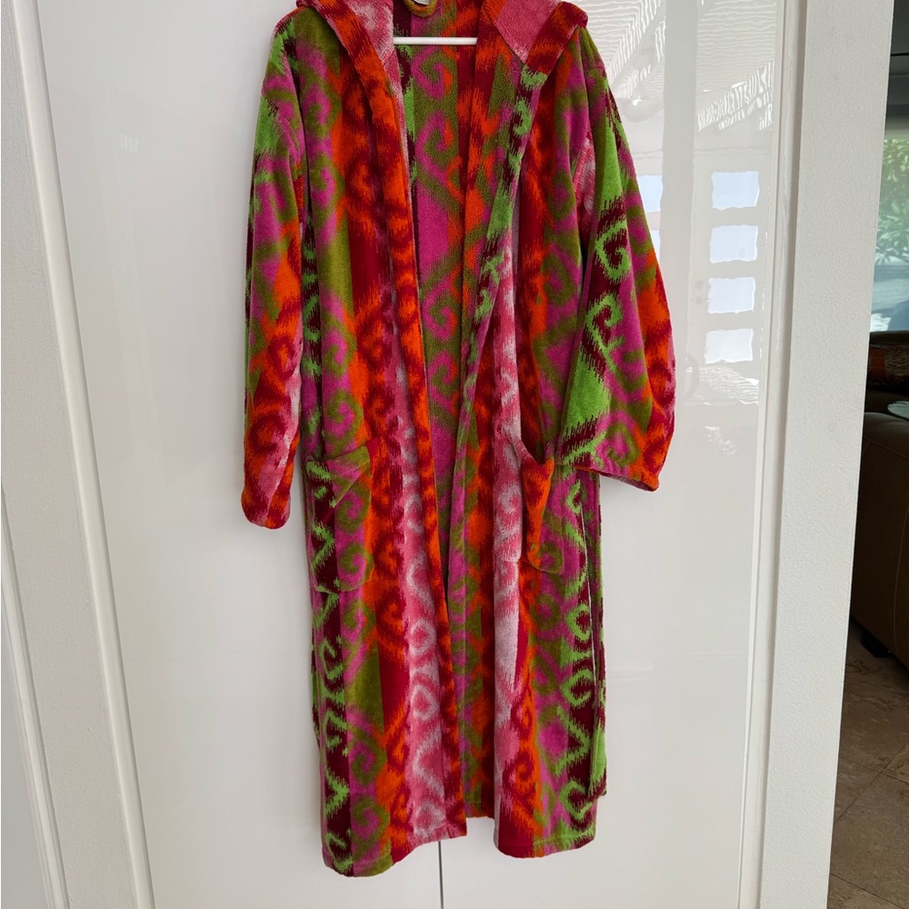 Ungaro of Paris Colorful Velour Luxurious Hooded Robe with Geometric Pattern 💖
